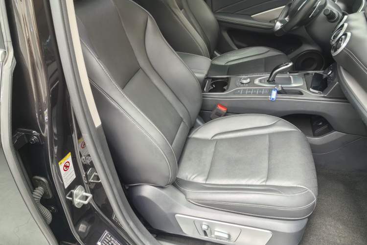 Used Wey VV6 2020 2.0T Two-Wheel Drive Smart Protection+ Exterior 4