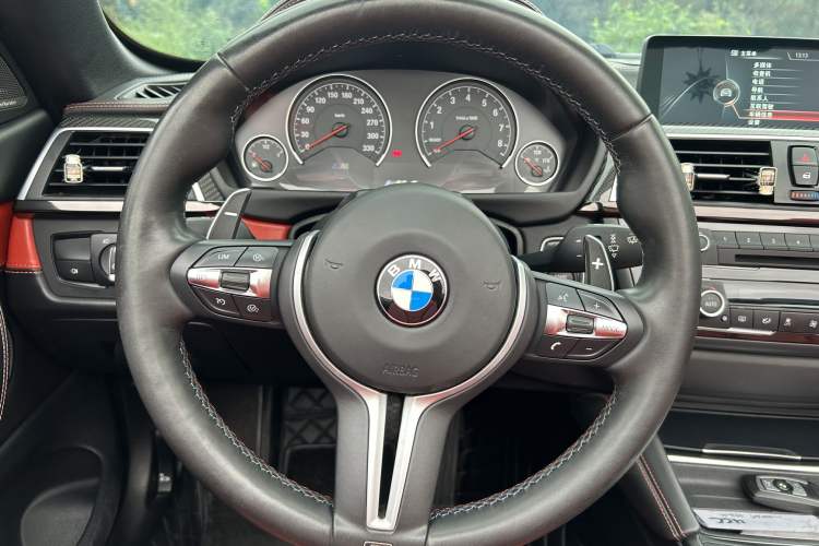 Used BMW M4 2014 M4 Convertible Coupé
