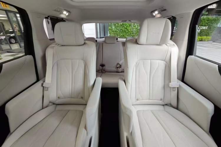 Used Buick GL8 New Energy 2024 Lu Zun Deluxe Edition 7-Seater Interior 3