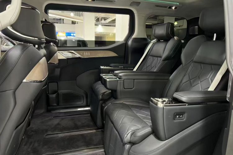 Used Volvo EM90 2025 Ultra Six-Seater Interior 4