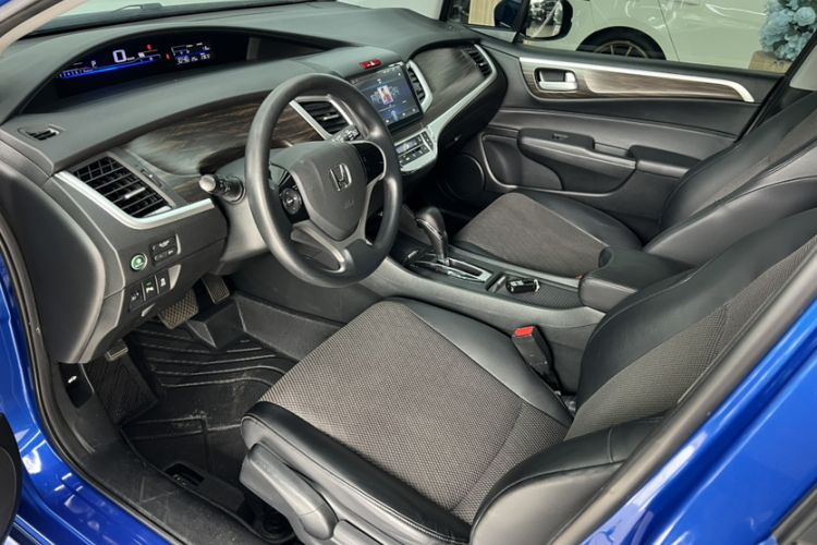 Used Honda Jade 2017 1.8L automatic Comfort version 5 seats Interior 3