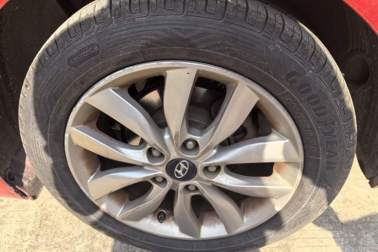 Used Hyundai Elantra (5th Generation / Langdong) 2015 1.6L Automatic Fashion Model