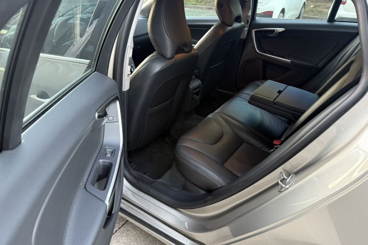 Used Volvo V60 2014 T5 Zhiyi Edition
