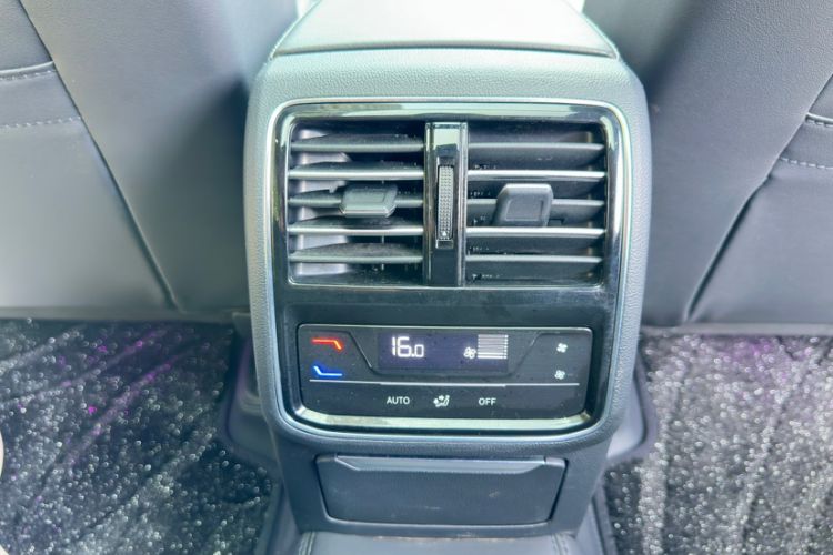 Used Volkswagen Magotan 2023 2 Million Units Limited Edition 330TSI DSG Leading Version
