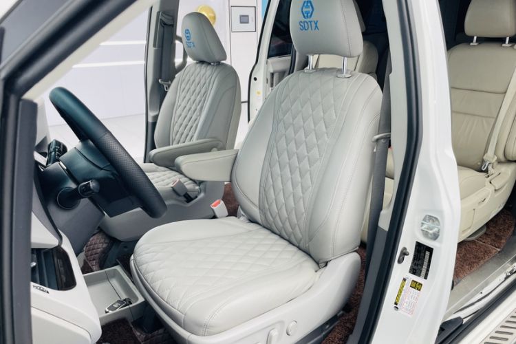 Used Toyota Sienna 2020 3.5L Two-Wheel Drive XLE Leather Interior 7 Seats Mexico Edition
