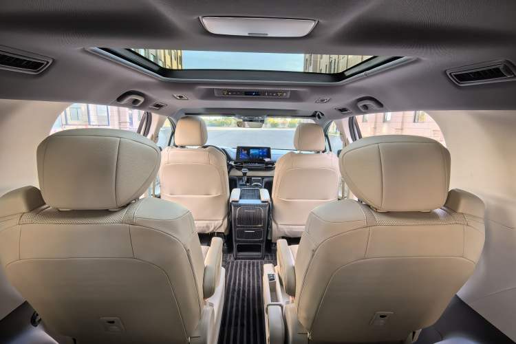 Used Toyota Granvia 2022 2.5L Hybrid Prestige Edition