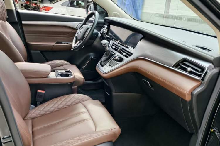 Used Hanteng V7 2019 1.5T Automatic Luxury Edition 6-Seater China V Emission Standard
