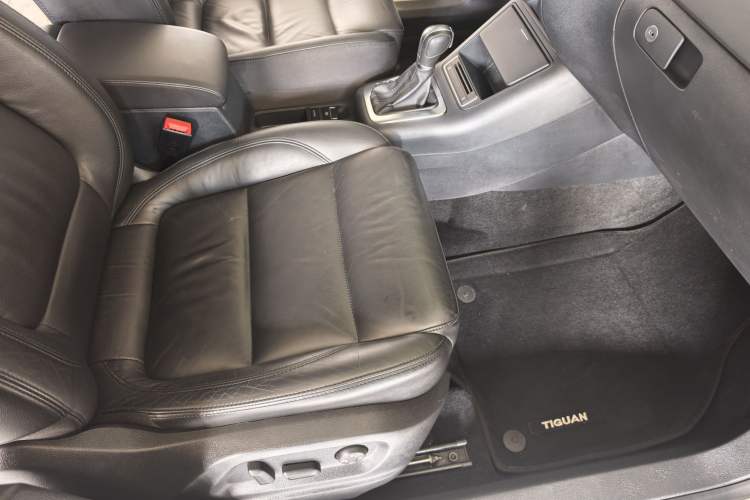 Used Volkswagen Tiguan 2015 1.8TSI Automatic Two-Wheel Drive Comfort Edition Interior 2