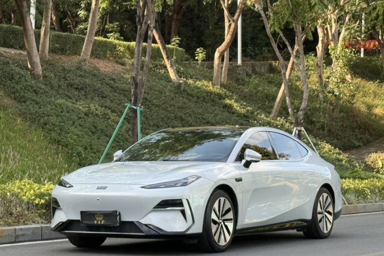 Used Geely Galaxy E8 2024 550 km Range Rear-Wheel-Drive PRO