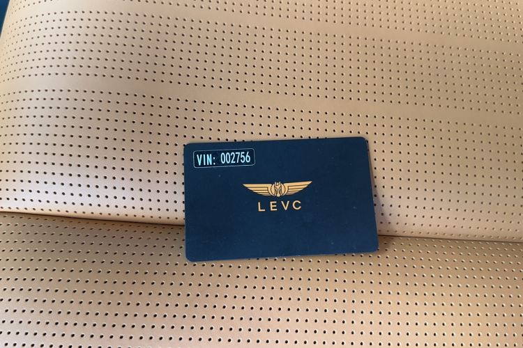 Used Geely Galaxy LEVC L380 2024 140-Degree 6-Seater All-Wheel-Drive Ultra