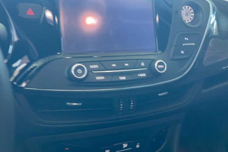 Used Buick Envision 2018 20T Two-Wheel-Drive Elite Model
