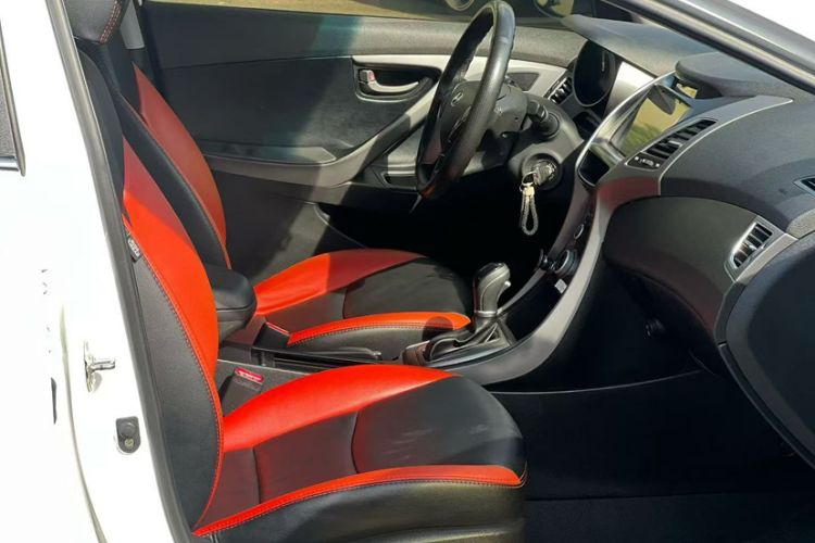 Used Hyundai Elantra (5th Generation / Langdong) 2016 1.6L Automatic Smart Version