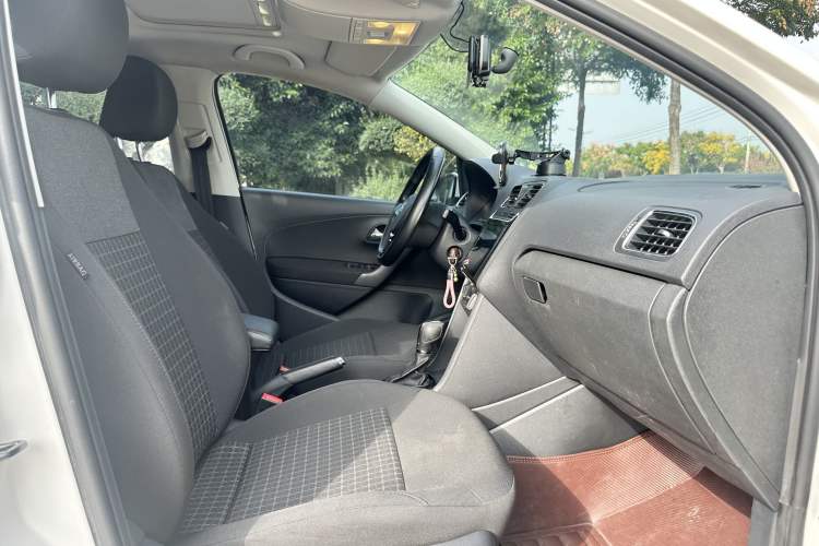 Used Volkswagen Polo 2016 1.6L Automatic Comfort Model