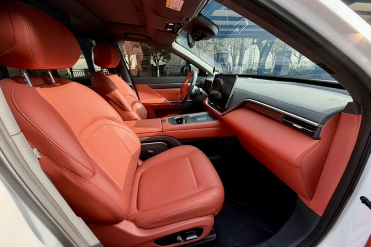 Used Dongfeng eπ eπ008 2024 636Max All-Electric Version 6 Seats Right Front Seat