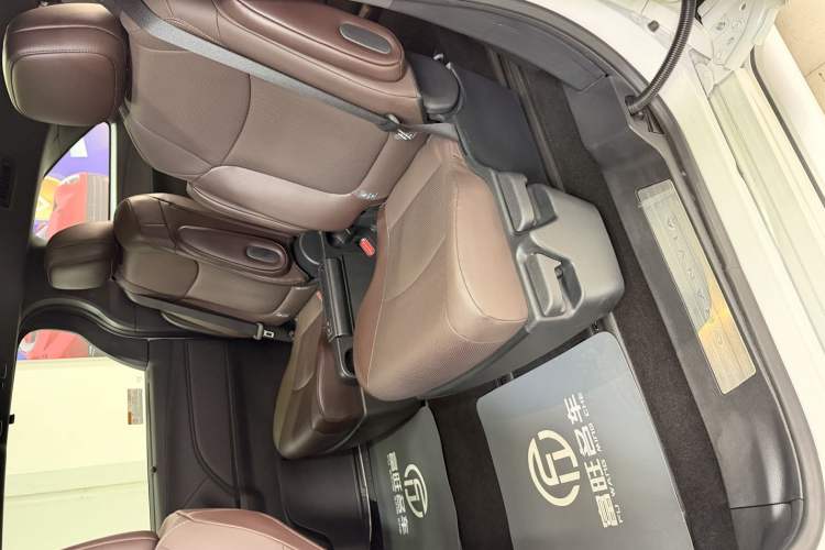 Used Toyota Granvia 2024 2.5L Hybrid Prestige PLUS Four-Wheel Drive Version
