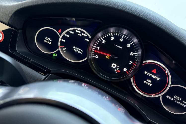 Used Porsche Cayenne 2018 Cayenne S 2.9T Odometer Close Up