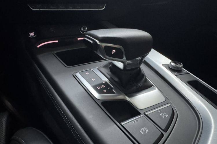 Used Audi A4L 2023 40 TFSI Fashion Dynamic Model Gear Lever