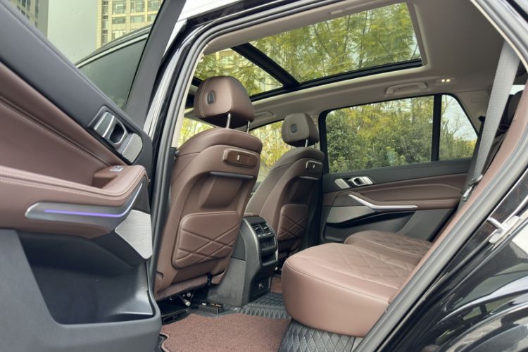 Used BMW X5 2023 xDrive 30Li Luxury M Sport Package
