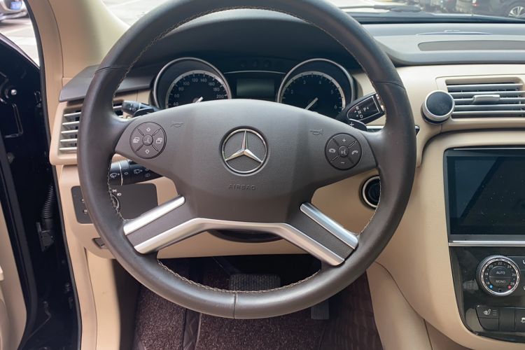 Used Mercedes-Benz R-Class 2015 R 320 4MATIC Luxury Model
