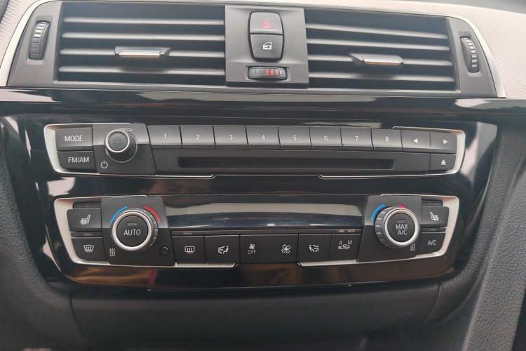 Used BMW 3 Series 2016 328i M Sport Audio And AC Panel