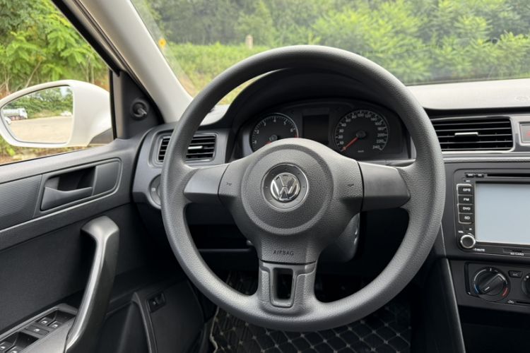 Used Volkswagen Santana 2015 1.4L Manual Fashion Edition Interior 2