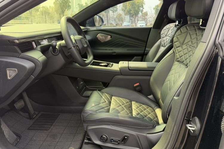 Used Lynk & Co 10 EM-P 2025 Model 120 Four-Wheel Drive Ultra Interior 7