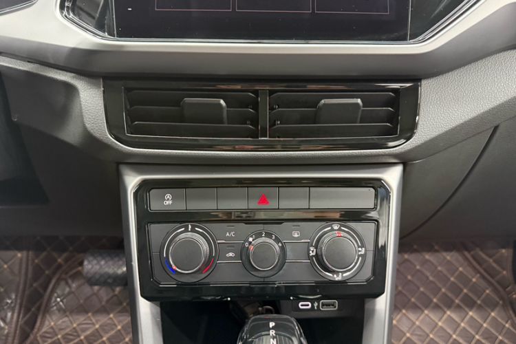 Used Volkswagen T-Cross 2022 280TSI DSG Comfort Edition Audio And AC Panel