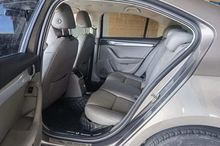 Used Skoda Octavia 2015 1.6L Automatic Yijie Edition Interior 1