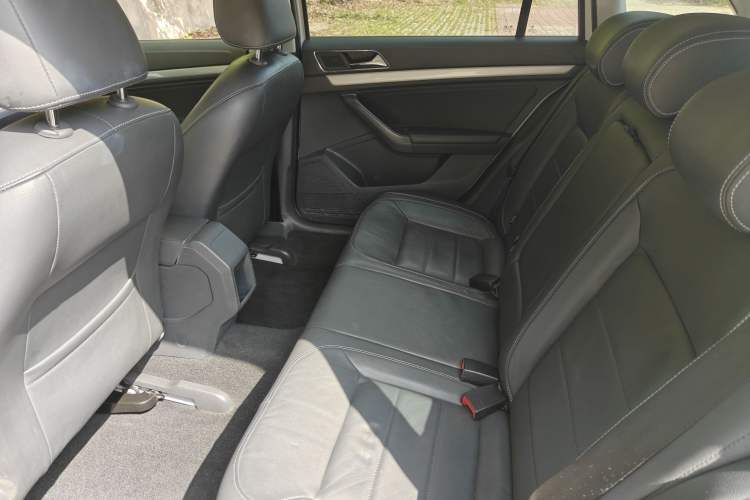 Used Volkswagen Gran Lavida 2015 230TSI DSG Comfort Edition
