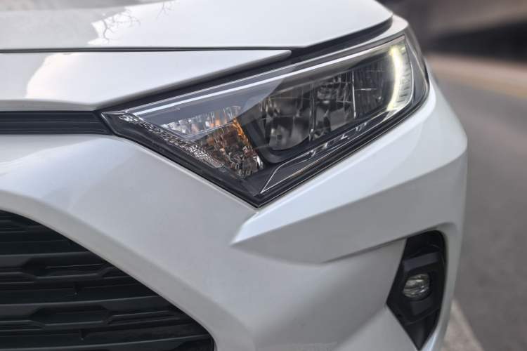 Used Toyota RAV4 2023 2.0L CVT Two-Wheel Drive Fashion Edition Exterior 6