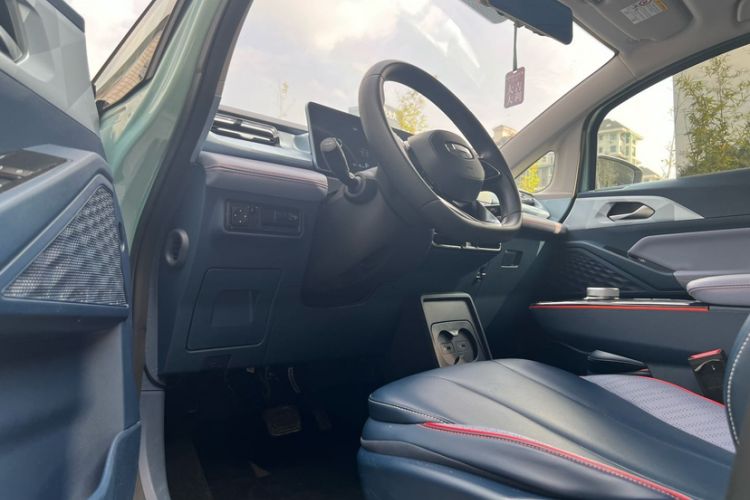 Used Geometry E Firefly 2022 401 km Linglong Tiger 4 Seats
