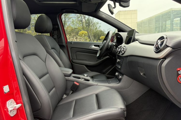 Used Mercedes-Benz B-Class 2017 B 200 Sport Edition Interior 1