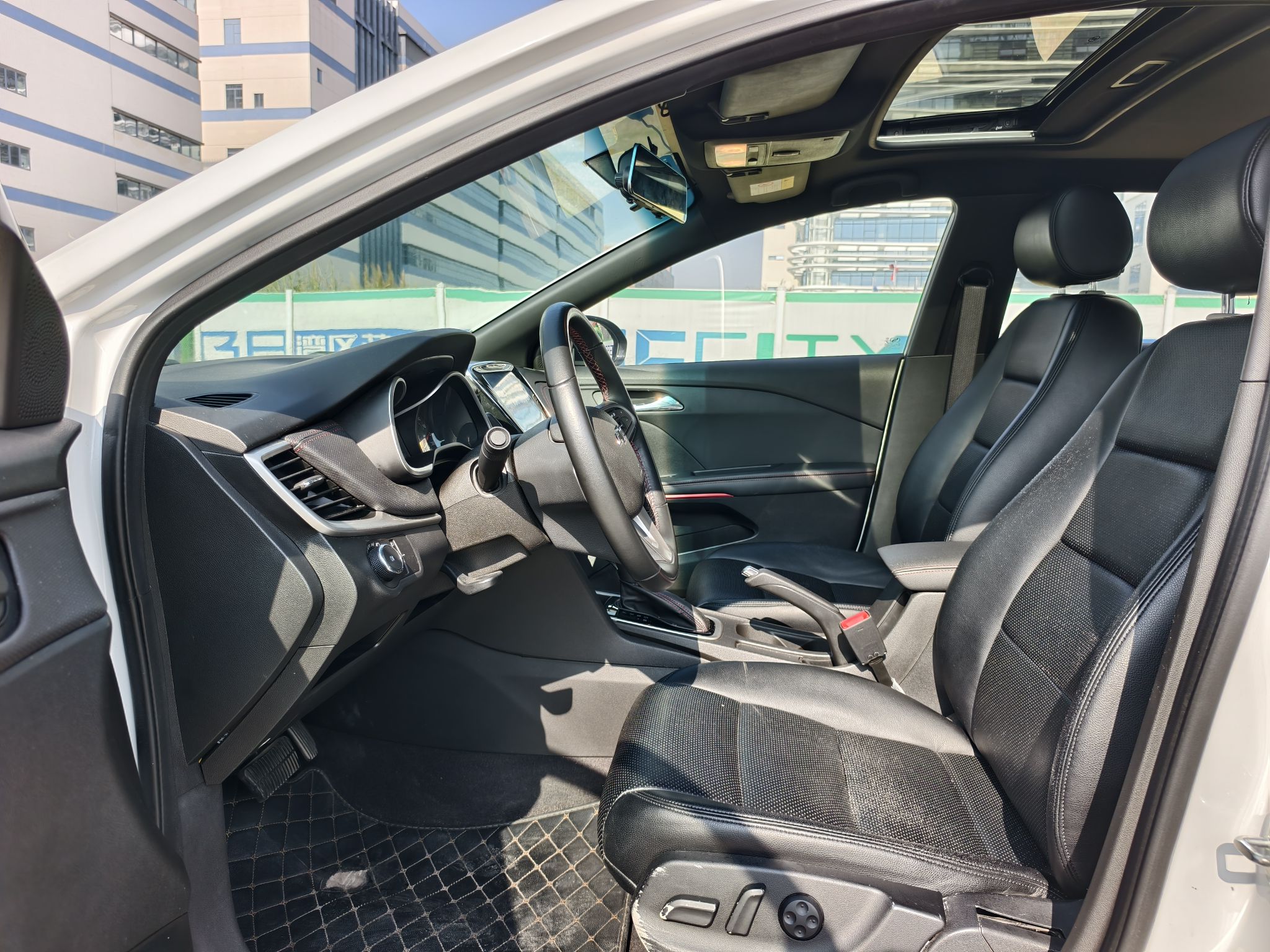 Переднее сиденье в автомобиле