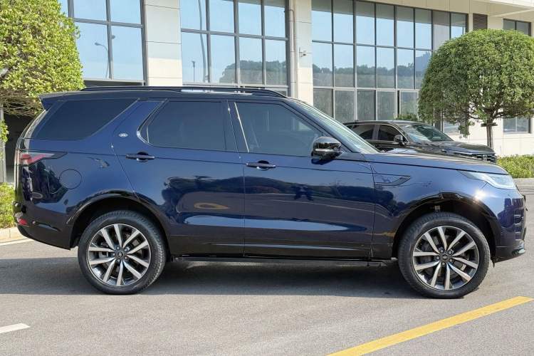 Used Land Rover Discovery 2023 Restyled 360 PS R-Dynamic SE