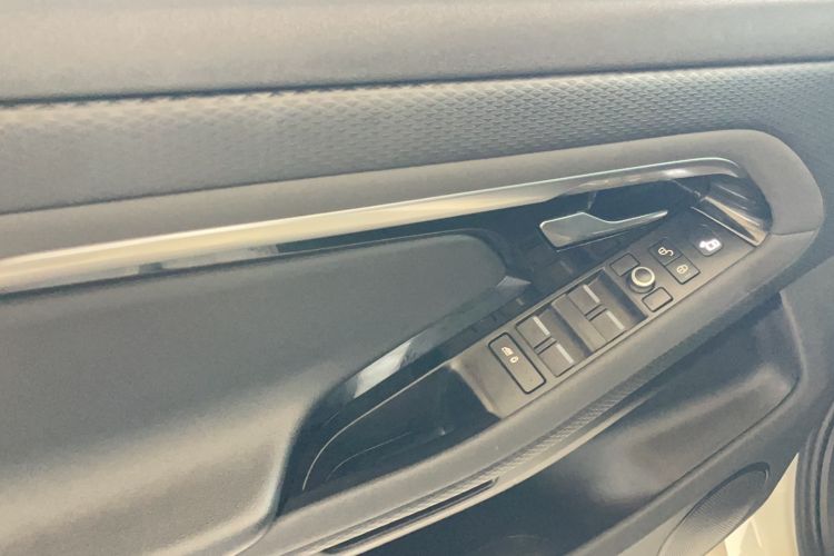 Used Land Rover Range Evoque 2020 249 PS Youth Edition Interior 8