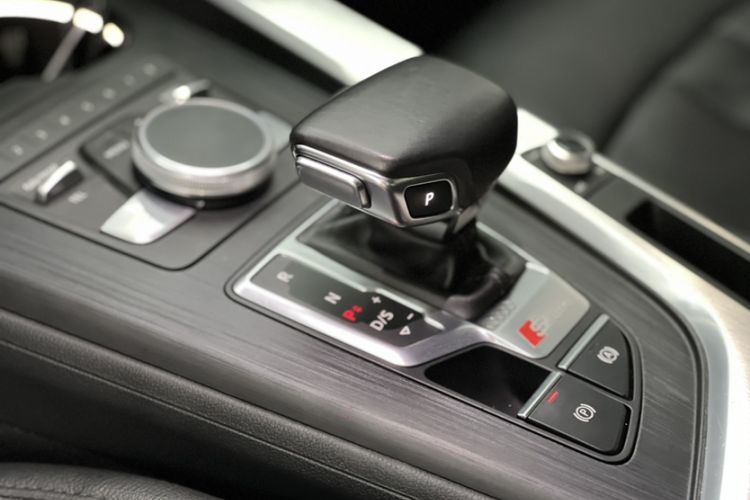 Used Audi A4L 2019 40 TFSI Fashion Edition China VI Emission Standard Interior 3