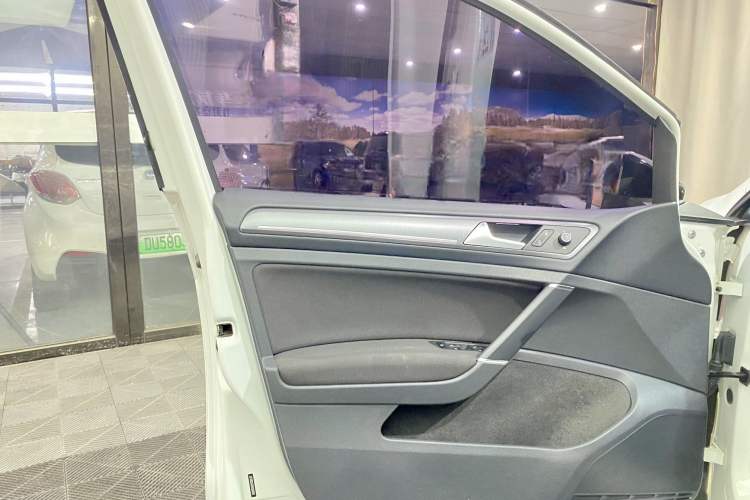 Used Volkswagen Golf 2017 1.6L Automatic Comfort Million-Vehicle Anniversary Edition