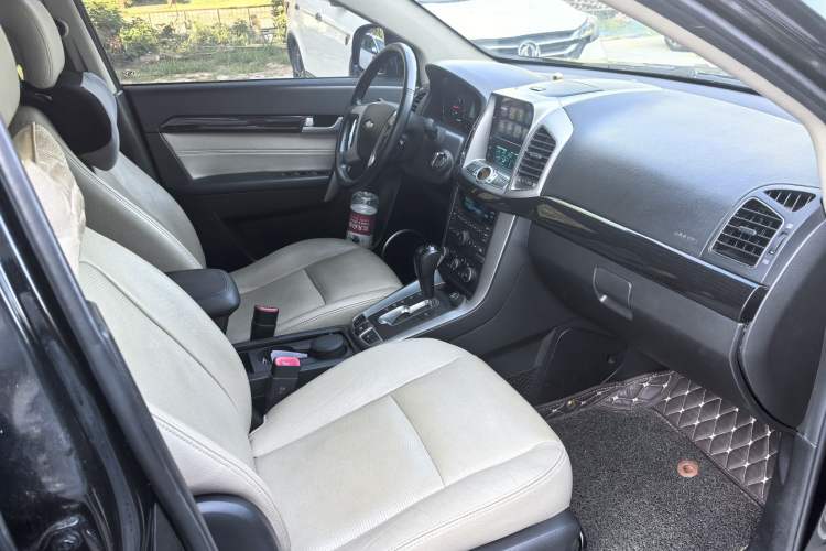 Used Chevrolet Captiva 2015 2.4L 4x4 Flagship Edition 7-Seater