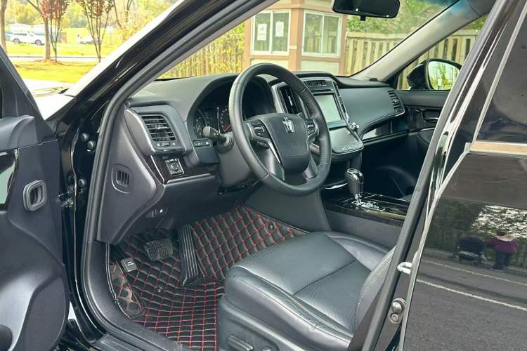 Used Toyota Crown 2015 2.0T Fashion Edition Interior 6