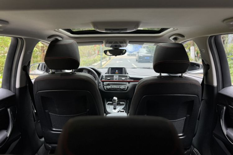 Used BMW 1 Series 2018 118i Sport Design Package Interior 9