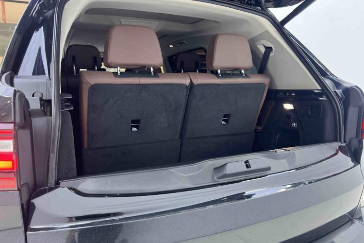 Used BMW X7 2022 xDrive40i Luxury Package with Leading Features
