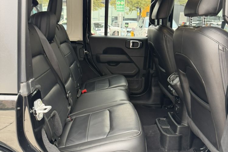 Used Jeep Wrangler 2019 2.0T Sahara Four-Door Version China VI Emission Standard