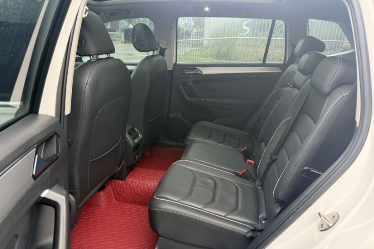 Used Volkswagen Tiguan L 2017 330TSI Automatic Two-Wheel Drive Flagship Edition Interior 4