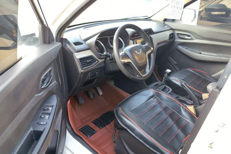 Used Wuling Hongguang 2019 1.5L S Standard Version China VI LAR
