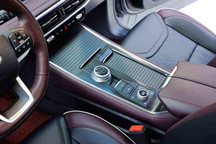 Used Ford Explorer 2023 EcoBoost 285 Four-Wheel Drive Titanium Edition 6 Seats