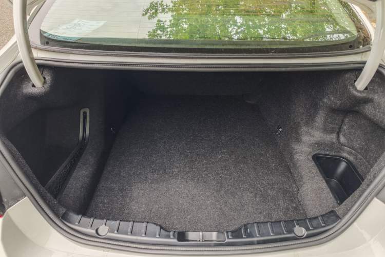 Used BMW 5 Series 2014 525Li Leading Model Trunk