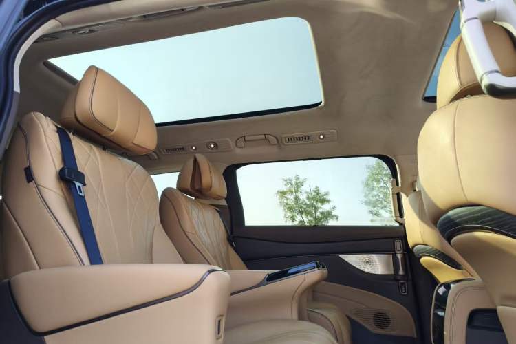 Used Denza D9 2022 EV 600 Four-Wheel Drive Prestige Model