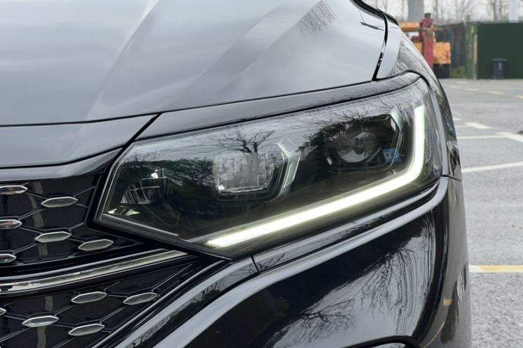 Used Volkswagen Passat 2025 Outstanding Model 380TSI Starry Dragon Edition Exterior 9