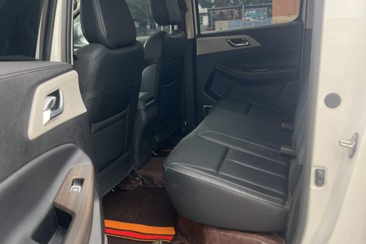 Used JMC Yuhu 7 2023 2.0T Automatic Gasoline 4x4 Comfort Edition Standard Wheelbase
