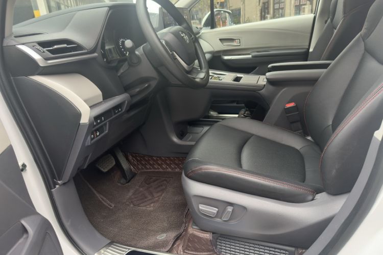 Used Toyota Sienna 2024 2.5L Hybrid Comfort Edition
